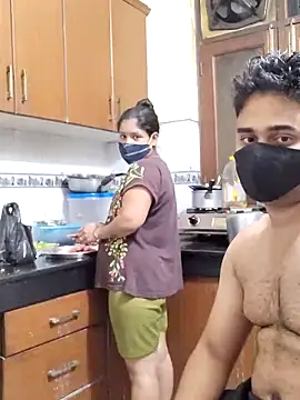 Snapshot of IND_COUPLE1 chatting on 02.15.25 IND COUPLE1 online show from 02.15.25