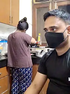 Snapshot of IND_COUPLE1 chatting on 02.20.25 IND COUPLE1 online show from 02.20.25