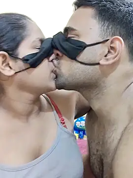 Snapshot of IND_COUPLE1 chatting on 03.01.25 IND COUPLE1 online show from 03.01.25