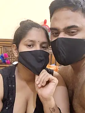 Snapshot of IND_COUPLE1 chatting on 03.05.25 IND COUPLE1 online show from 03.05.25