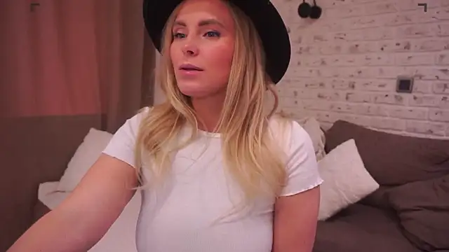 Snapshot of Charming_Daphny chatting on 03.14.25 Charming Daphny online show from 03.14.25