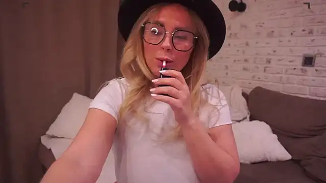 Snapshot of Charming_Daphny chatting on 03.14.25 Charming Daphny online show from 03.14.25