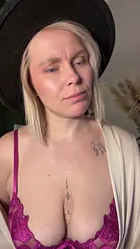 Charming Daphny online show from 04.08.26