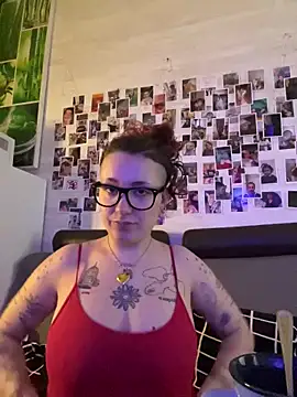 Snapshot of Hawitxui chatting on 02.16.26 Hawitxui online show from 02.16.26