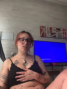 Snapshot of Hawitxui chatting on 02.25.26 Hawitxui online show from 02.25.26