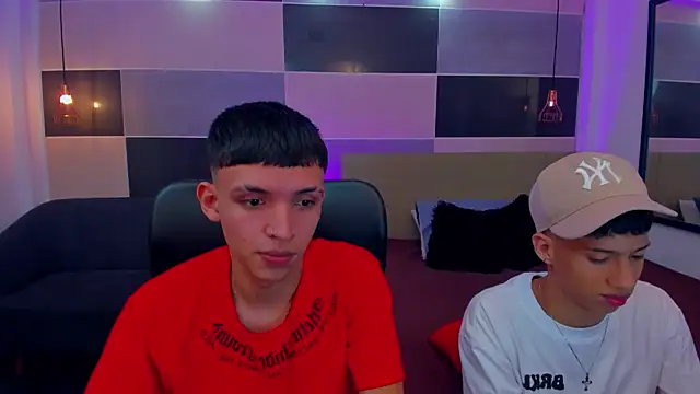 Snapshot of Juan_Nd_Steven chatting on 12.31.24 Juan Nd Steven online show from 12.31.24