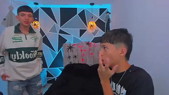 Snapshot of Juan_Nd_Steven chatting on 10.15.25 Juan Nd Steven online show from 10.15.25