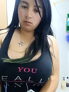 Snapshot of _Angelinaandrade_ chatting on 10.31.25 Angelinaandrade online show from 10.31.25