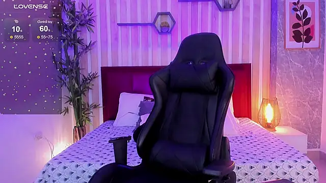 Snapshot of miah_connor chatting on 12.30.24 miah connor online show from 12.30.24