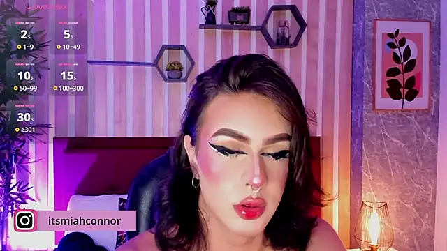 Snapshot of miah_connor chatting on 11.24.25 miah connor online show from 11.24.25