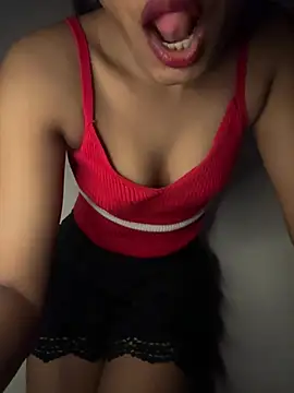 Snapshot of Hot_Goldengirl chatting on 06.25.26 Hot Goldengirl online show from 06.25.26