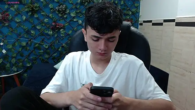 Snapshot of Waturox chatting on 01.18.25 Waturox online show from 01.18.25