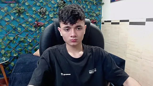 Snapshot of Waturox chatting on 01.30.25 Waturox online show from 01.30.25