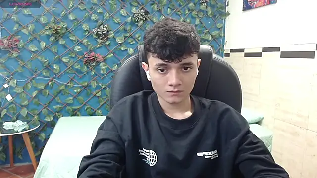 Snapshot of Waturox chatting on 02.14.25 Waturox online show from 02.14.25