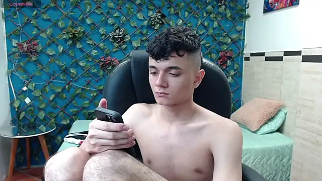 Snapshot of Waturox chatting on 02.17.25 Waturox online show from 02.17.25