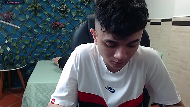 Snapshot of Waturox chatting on 02.18.25 Waturox online show from 02.18.25