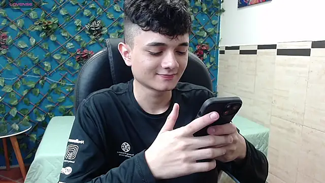 Snapshot of Waturox chatting on 02.22.25 Waturox online show from 02.22.25