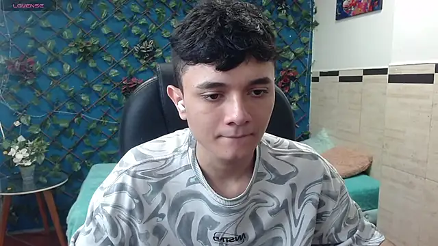 Snapshot of Waturox chatting on 03.05.25 Waturox online show from 03.05.25