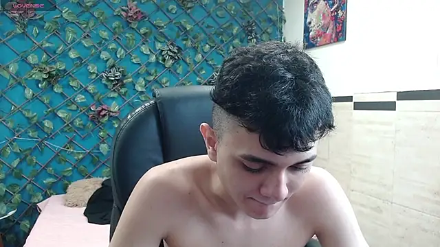 Snapshot of Waturox chatting on 10.25.25 Waturox online show from 10.25.25