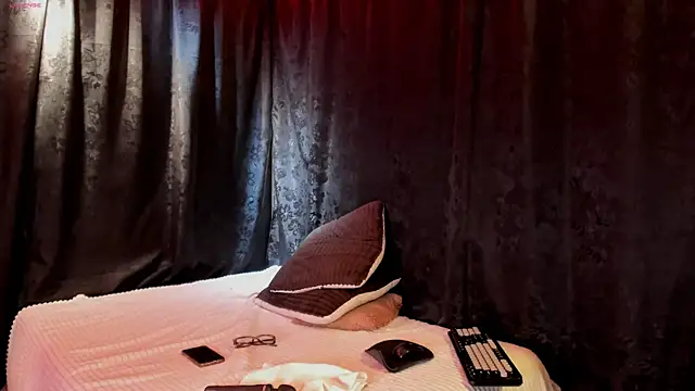 Snapshot of MiaKnox chatting on 05.29.26 MiaKnox online show from 05.29.26