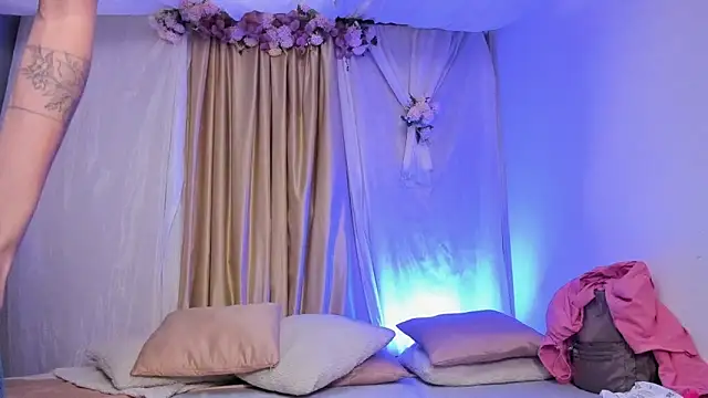 salomee star  online show from 10.21.25