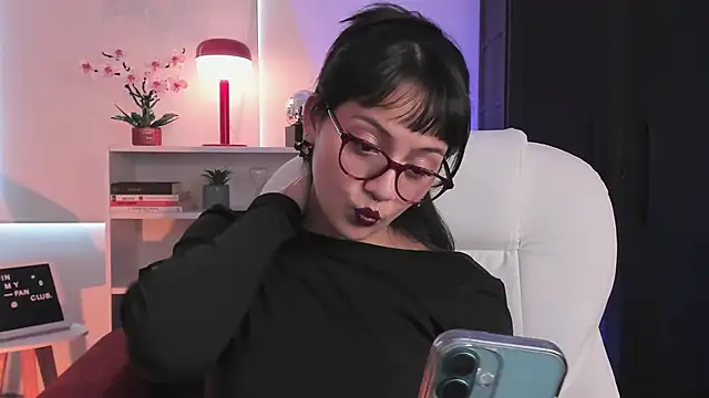 nahiapaws online show from 04.10.26