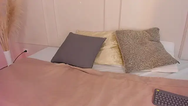 Mariapettit online show from 04.11.26