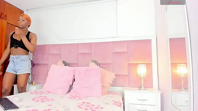 DaphneLloyd online show from 12.09.24