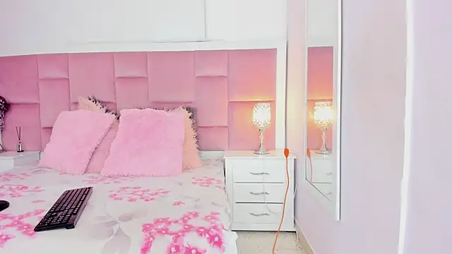 DaphneLloyd online show from 12.26.24