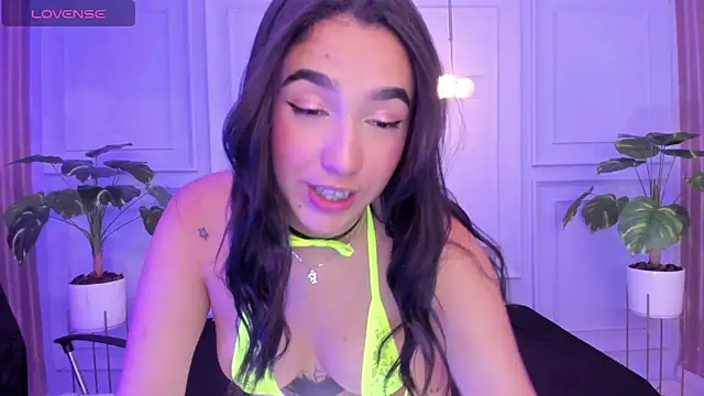 Snapshot of SaraaMills chatting on 04.12.26 SaraaMills online show from 04.12.26