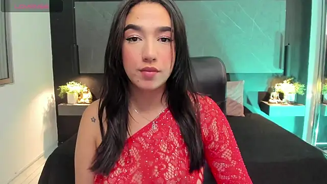 Snapshot of SaraaMills chatting on 04.15.26 SaraaMills online show from 04.15.26