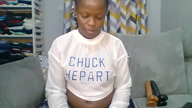 Petite 254 online show from 10.08.25