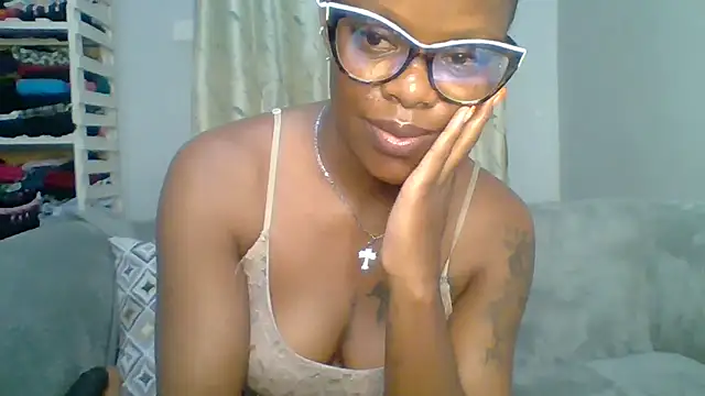 Snapshot of Petite_254 chatting on 04.21.26 Petite 254 online show from 04.21.26
