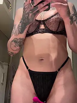 Snapshot of ElenaHaze chatting on 01.23.25 ElenaHaze online show from 01.23.25