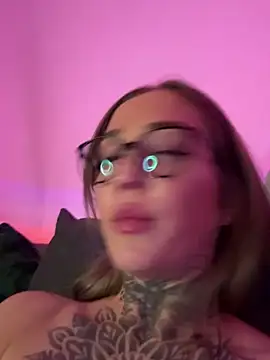 Snapshot of ElenaHaze chatting on 03.21.25 ElenaHaze online show from 03.21.25