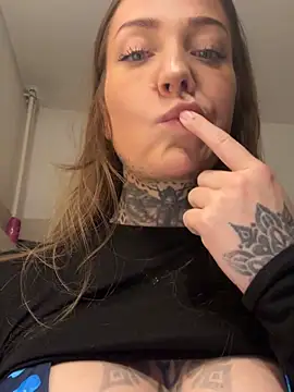 Snapshot of ElenaHaze chatting on 11.05.25 ElenaHaze online show from 11.05.25