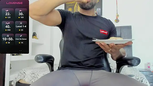 MattRodriguez9 online show from 03.11.25