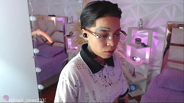 Jonesliam23 online show from 10.22.25