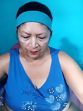 Snapshot of naysi chatting on 11.21.25 naysi online show from 11.21.25