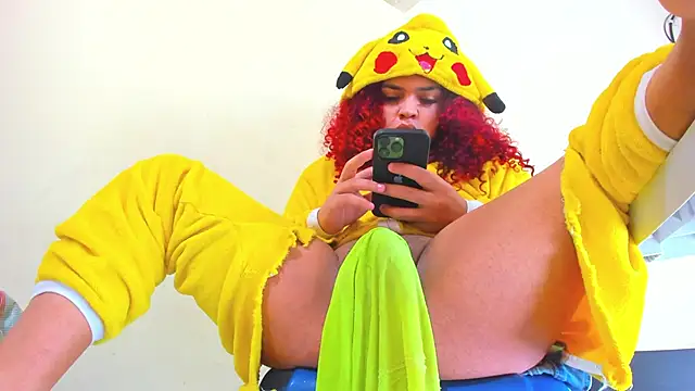 Snapshot of KarineWine chatting on 10.17.25 KarineWine online show from 10.17.25