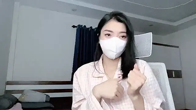 Snapshot of Linda_2k chatting on 11.10.25 Linda 2k online show from 11.10.25