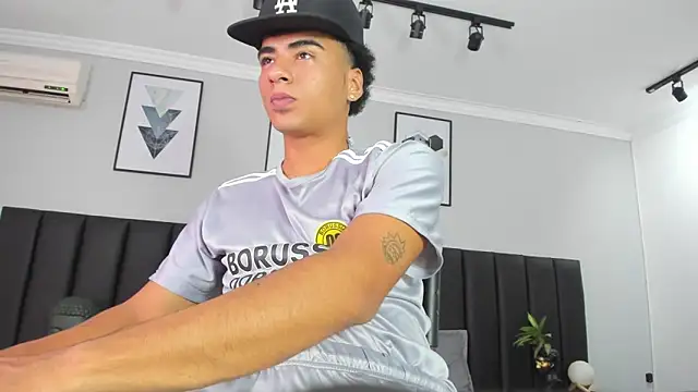 ANGEL NICOLAS online show from 01.11.25