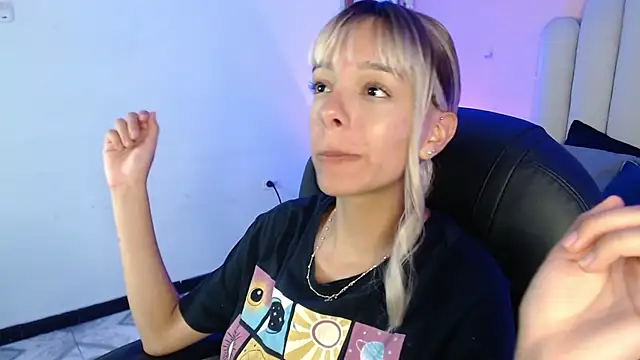 Snapshot of peyton_golden1 chatting on 10.03.25 peyton golden1 online show from 10.03.25