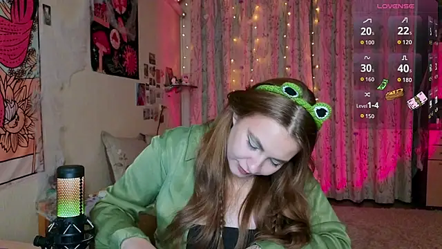 LisaCase online show from 10.13.25