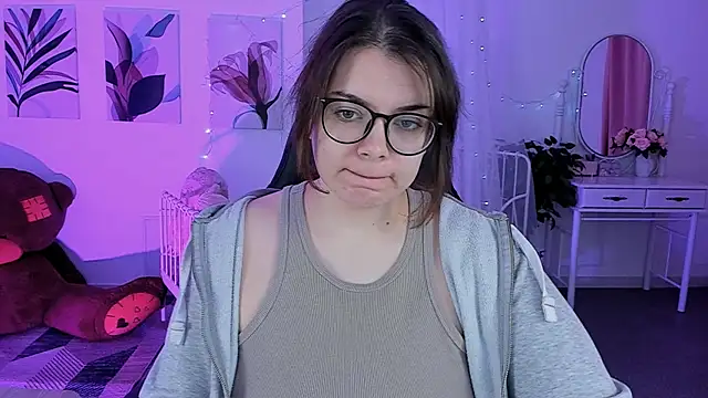 Snapshot of KeytSilvas chatting on 12.28.24 KeytSilvas online show from 12.28.24