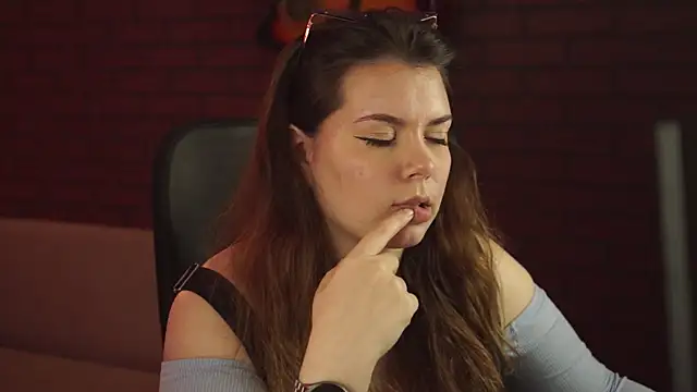 Snapshot of KeytSilvas chatting on 02.11.25 KeytSilvas online show from 02.11.25