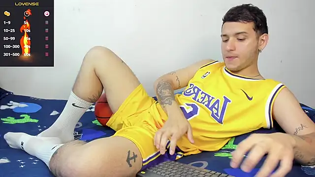 Snapshot of Noha_white chatting on 01.06.25 Noha white online show from 01.06.25