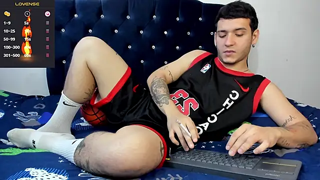 Snapshot of Noha_white chatting on 02.05.25 Noha white online show from 02.05.25