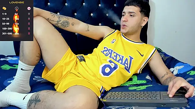 Snapshot of Noha_white chatting on 02.10.25 Noha white online show from 02.10.25