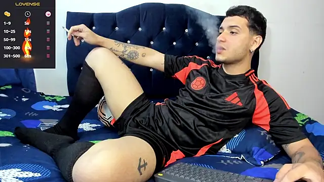 Snapshot of Noha_white chatting on 03.08.25 Noha white online show from 03.08.25